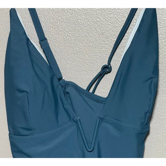 New with Tag Cupshe Teal Blue Deep V Neck size Large Swimsuit‎ - Picture 1 of 6